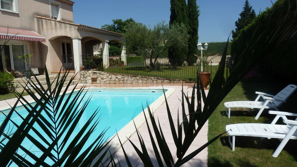 Les chambres d'hôtes d'Eloïse, piscine privée Aramon Exterior foto